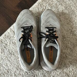 Hoka Arahi 6 sneakers